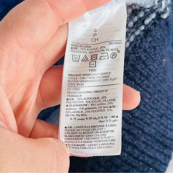 Old Navy Women's Rainbow Striped Sweater Size Small - Picture 6 of 7